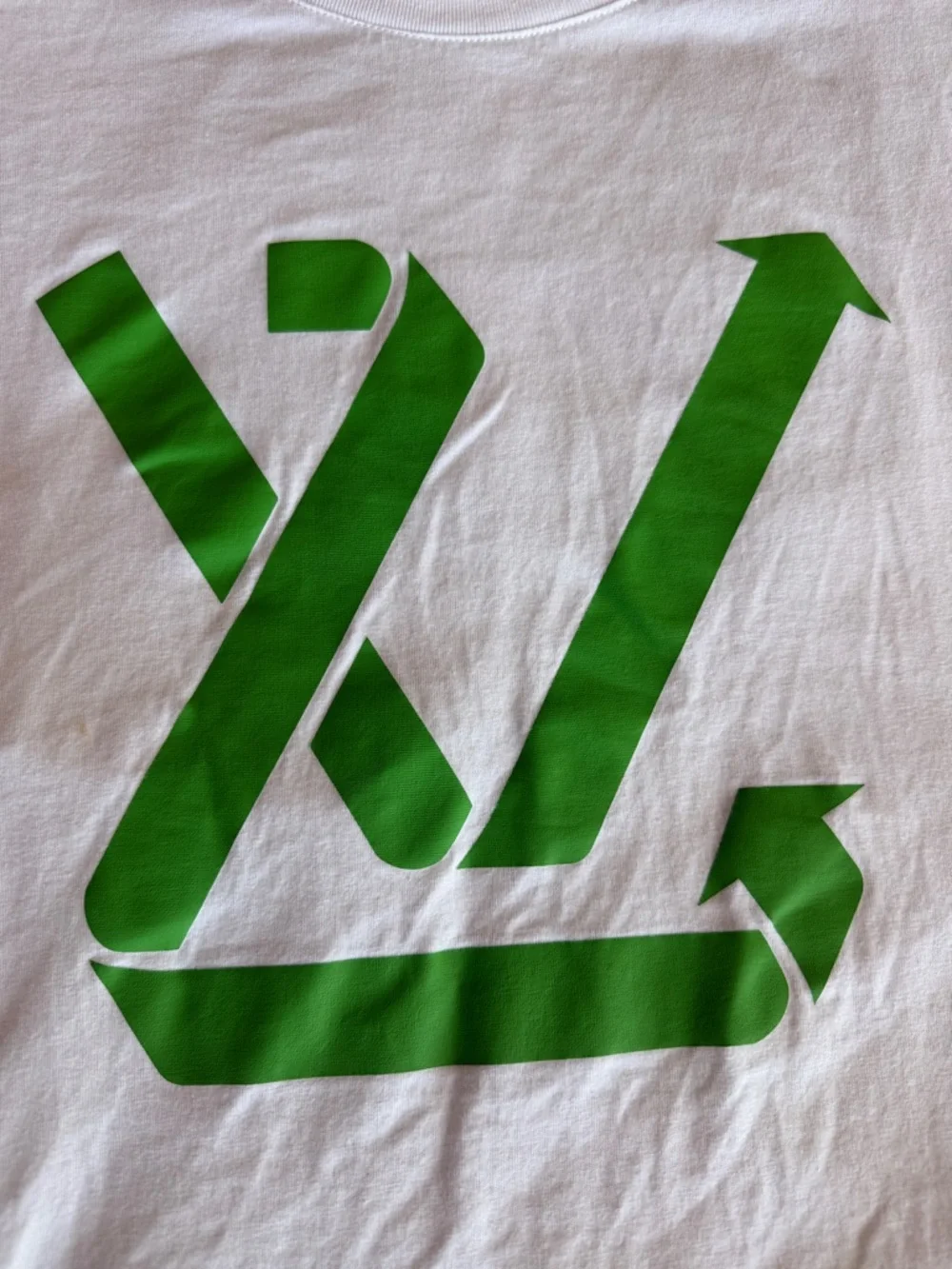 Louis Vuitton White Short Sleeve Tee with Green LV Logo - Picture 2 of 3